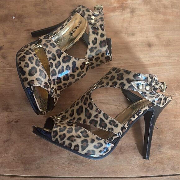 Size 8 Leopard Print Dollhouse Platform Sandals - Picture 3 of 4